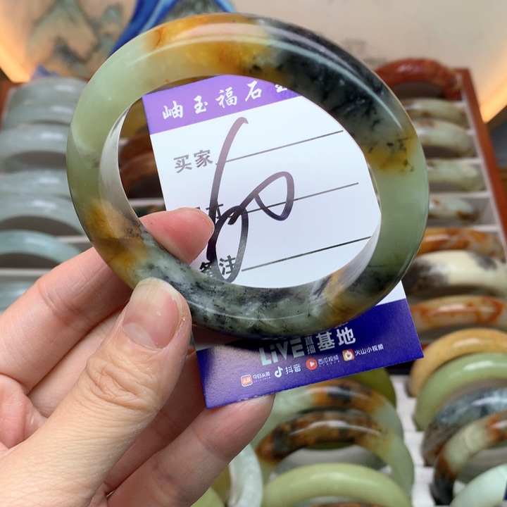 蛇纹石玉手镯未镶嵌