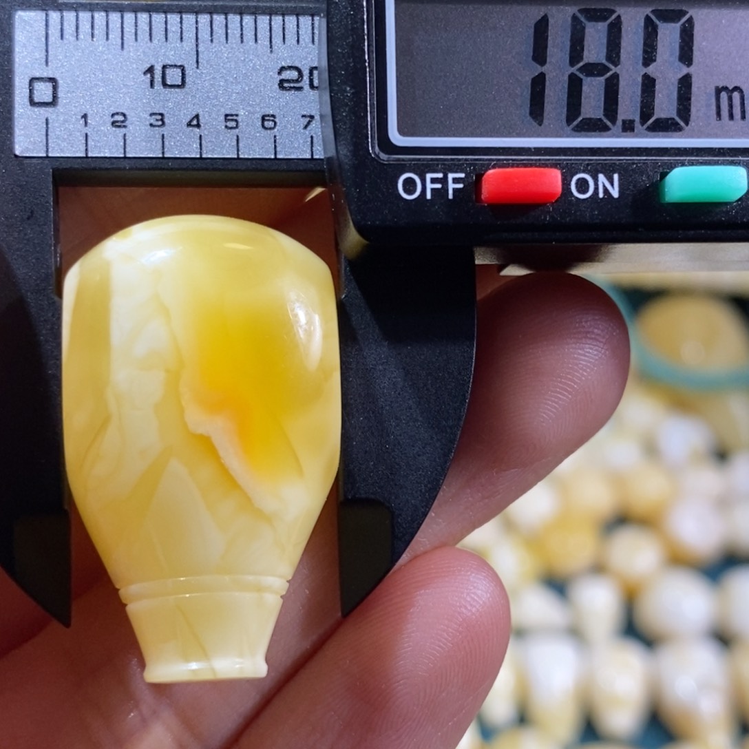 蜜蜡裸石未镶嵌配饰