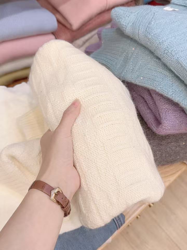 七言家 浮雕提花！椰米白软糯云感毛衣1