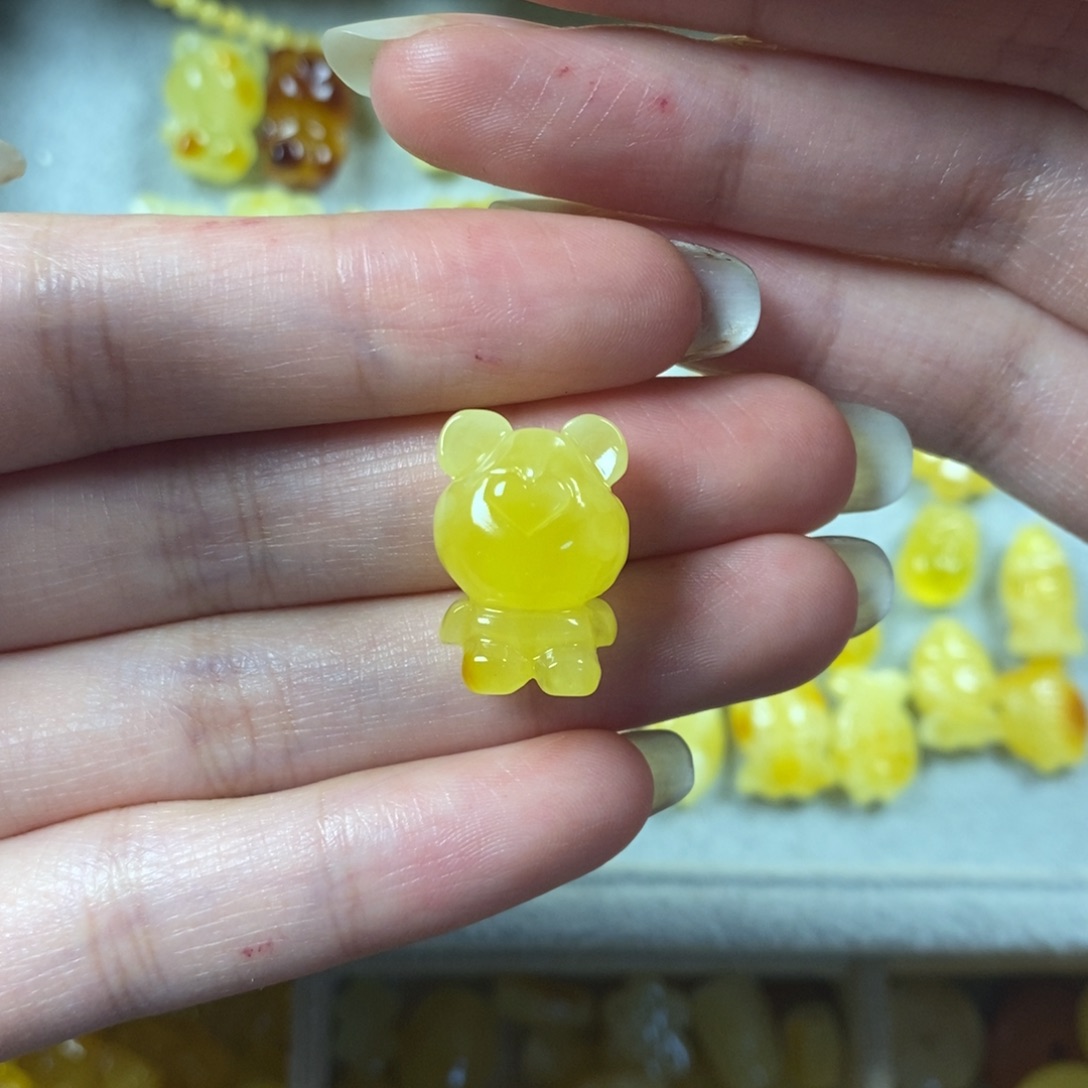 琥珀裸石未镶嵌小熊