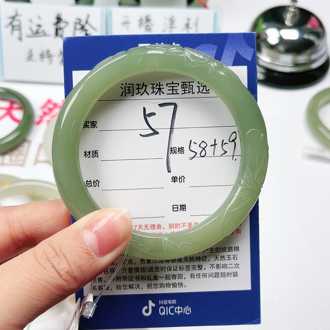 和田玉手镯未镶嵌c***y