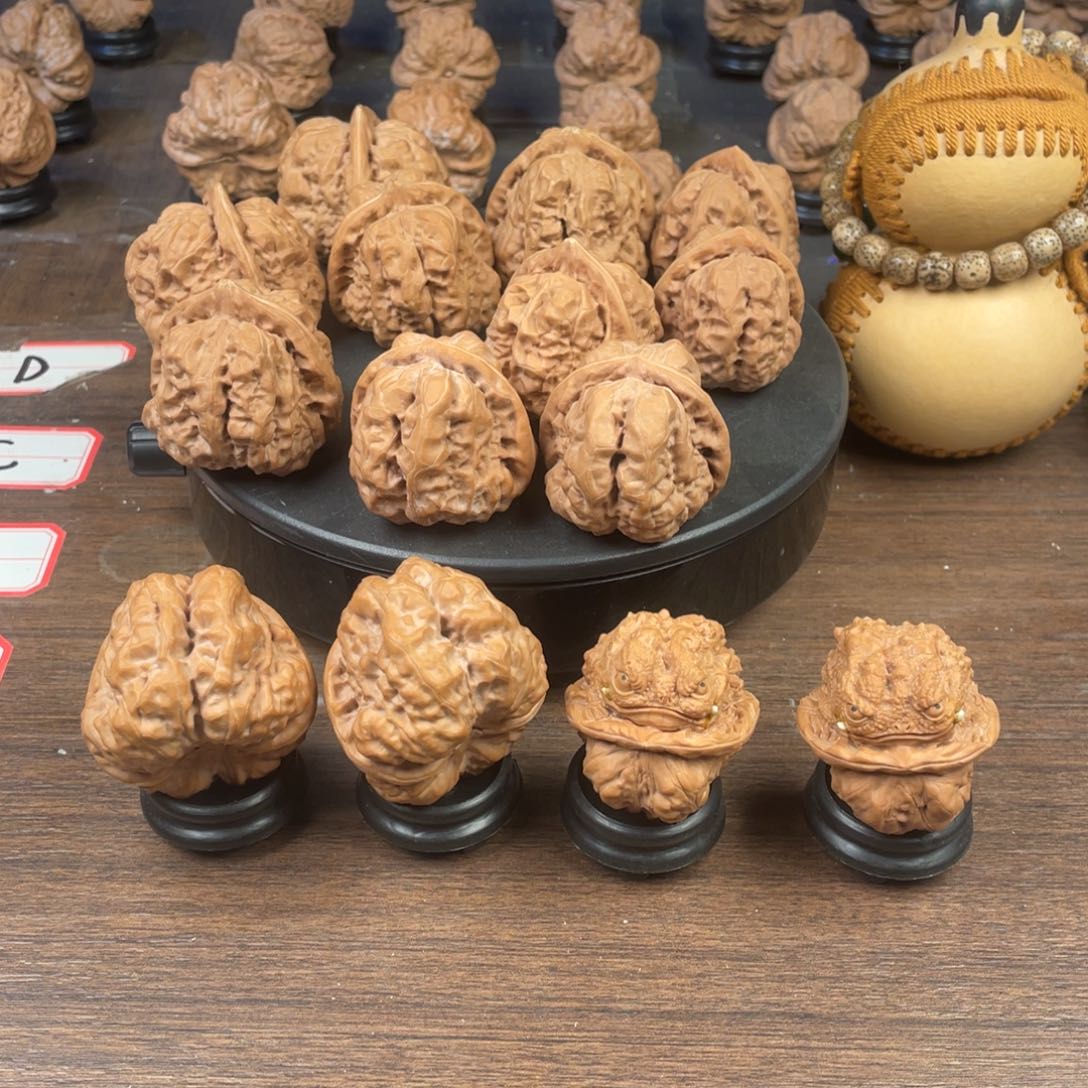 锋***起文玩核桃吊坠只能说我是个很有钱