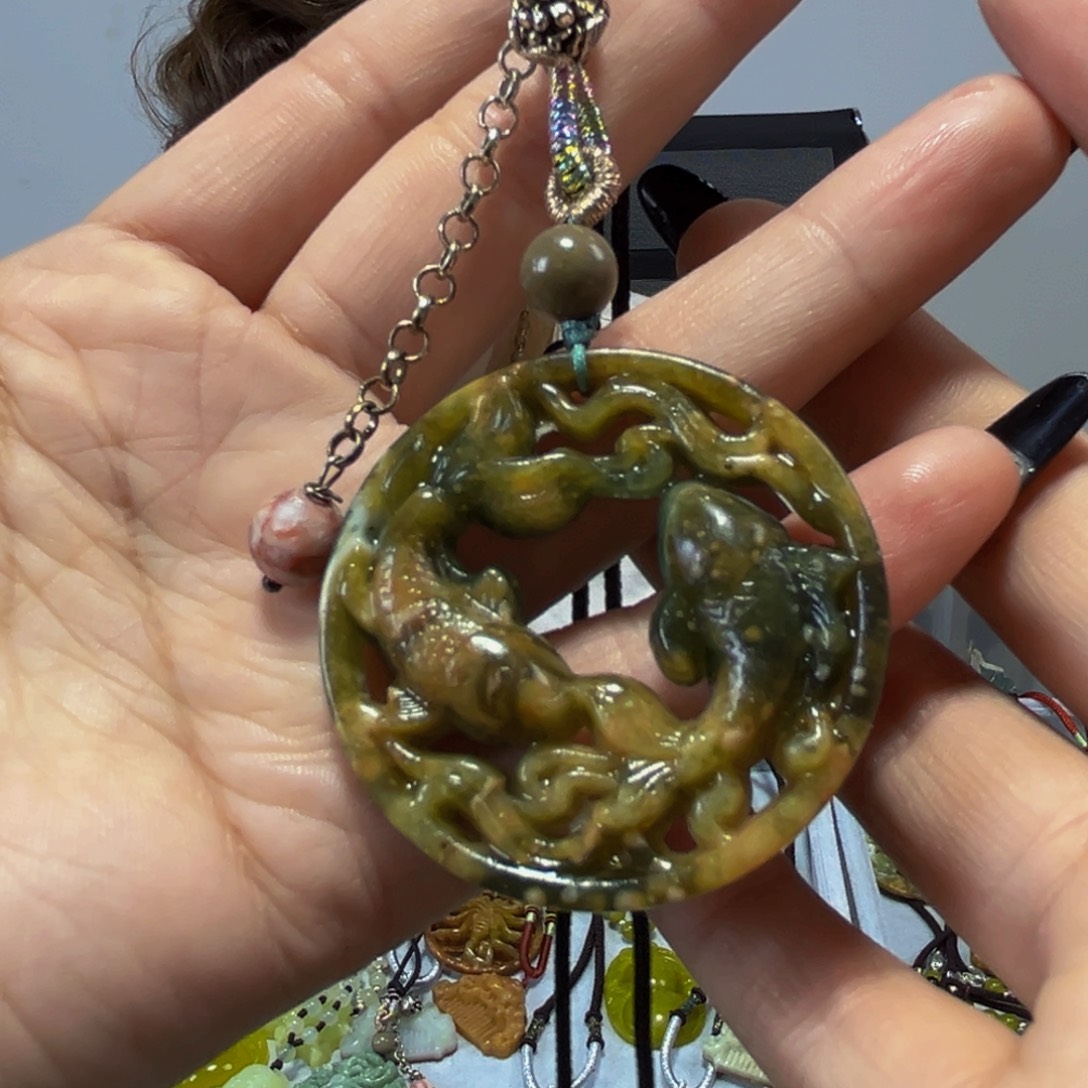 蛇纹石玉未镶嵌颈饰