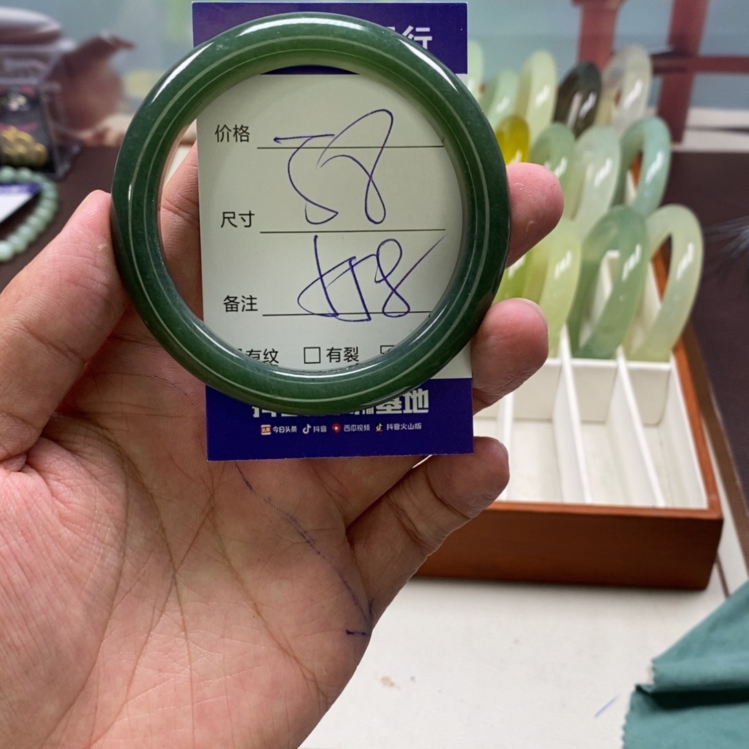 蛇纹石玉手镯未镶嵌