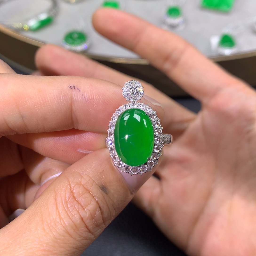 翡翠戒指18K金镶嵌翡翠