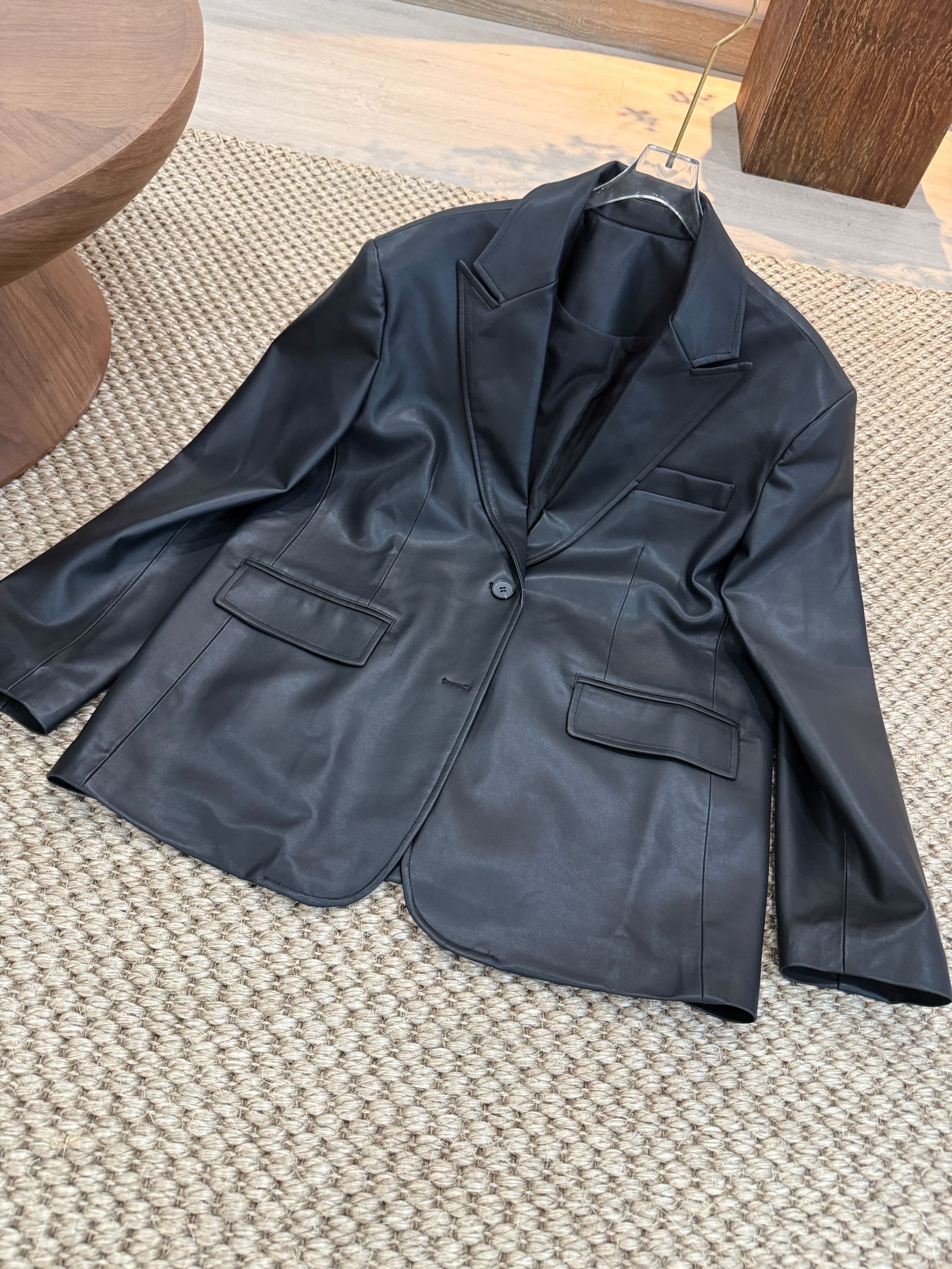 2025秋冬款黑色西服羊皮皮衣女西装羊皮外套高级感宽松1993