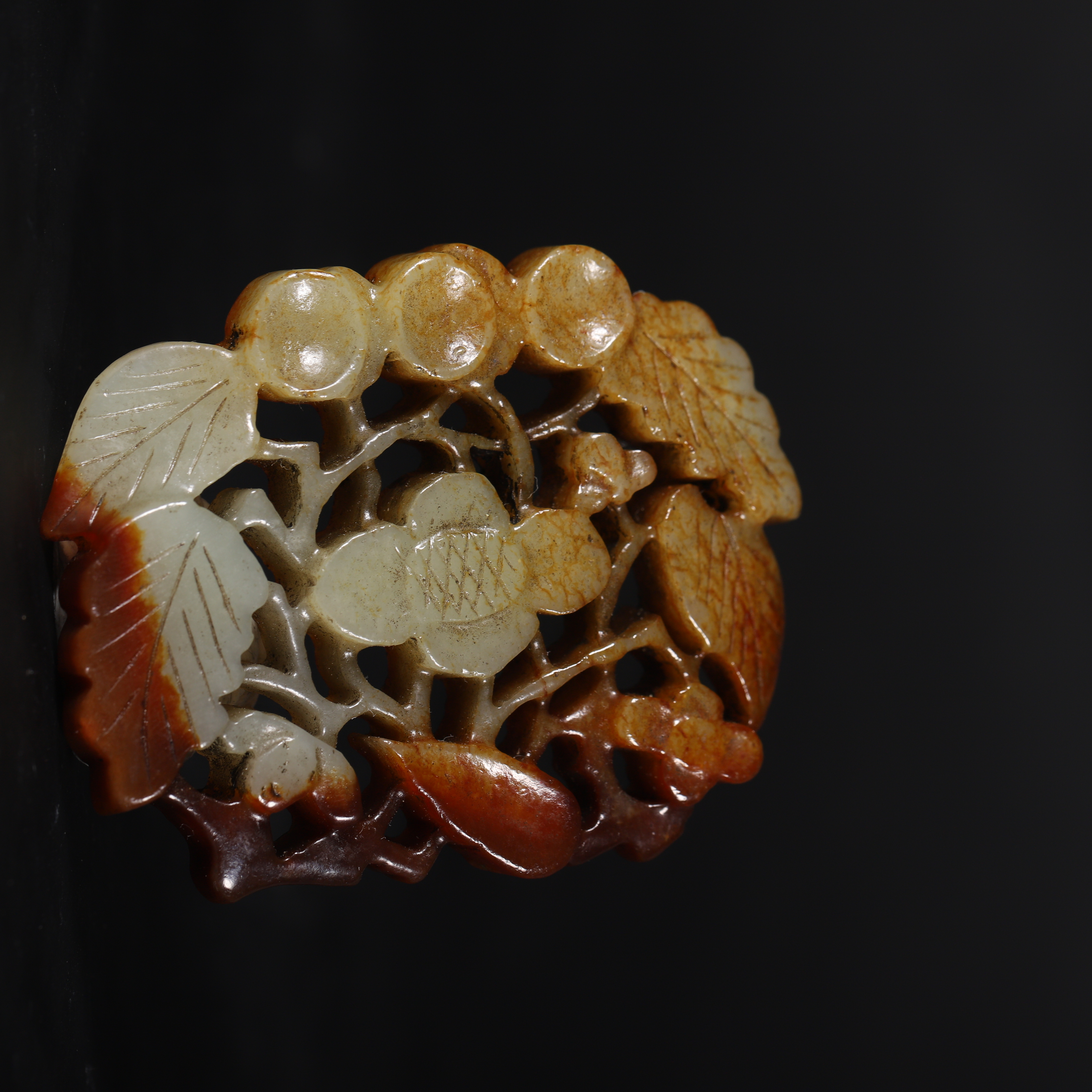 Lot47 清代和田玉花卉纹挂件