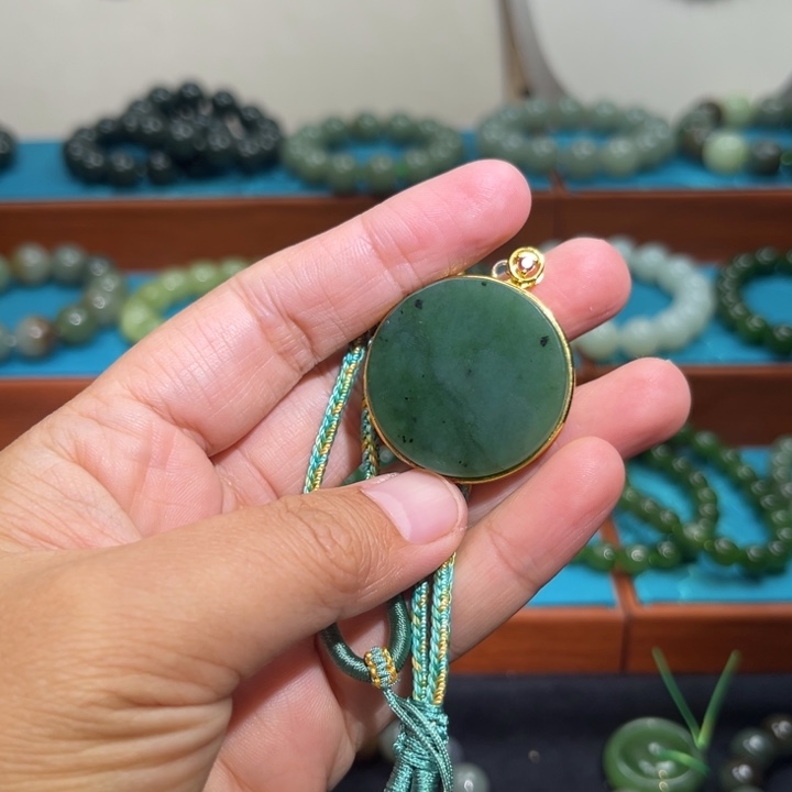 娜***娜和田玉未镶嵌手链