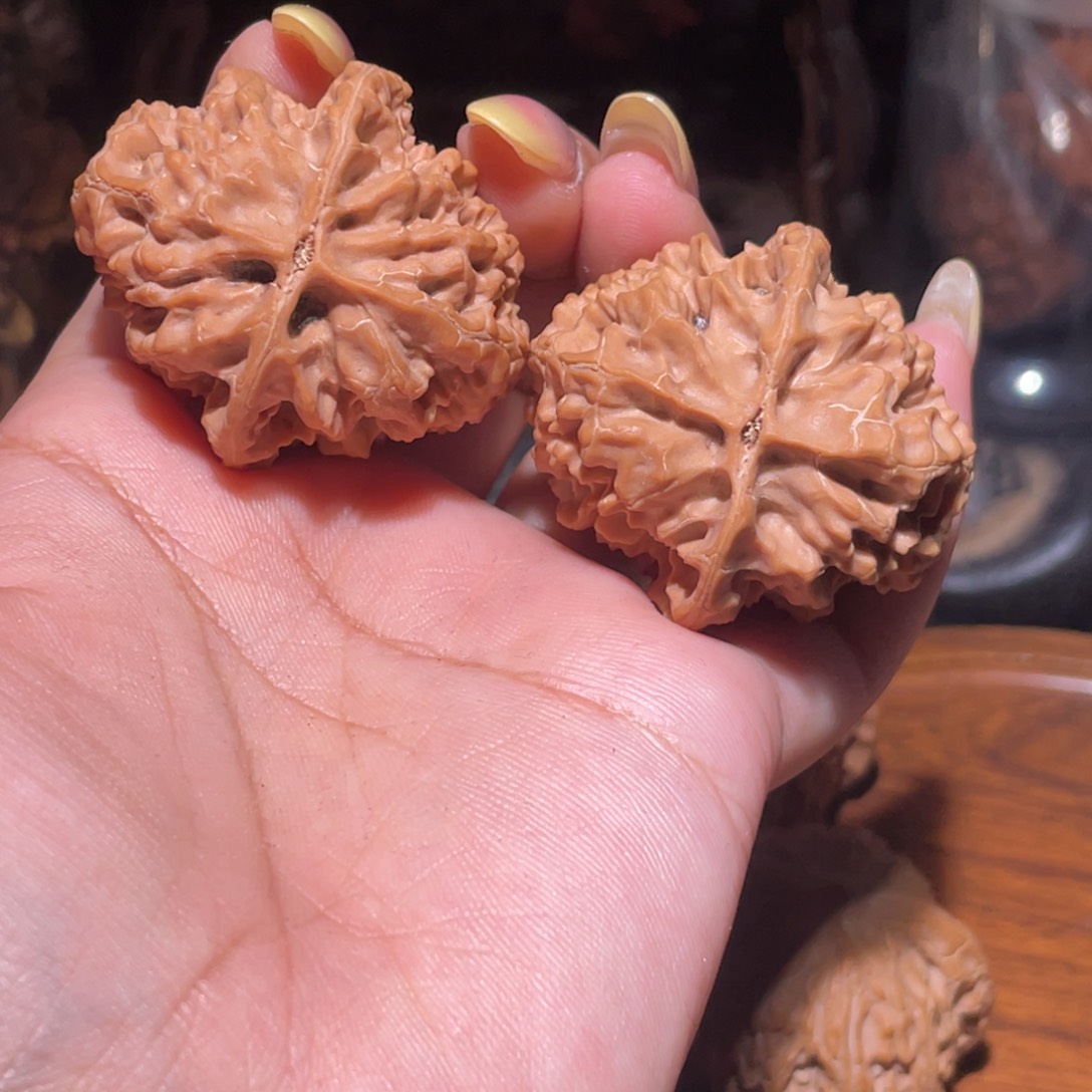 把件文玩核桃十三陵鸡心全品