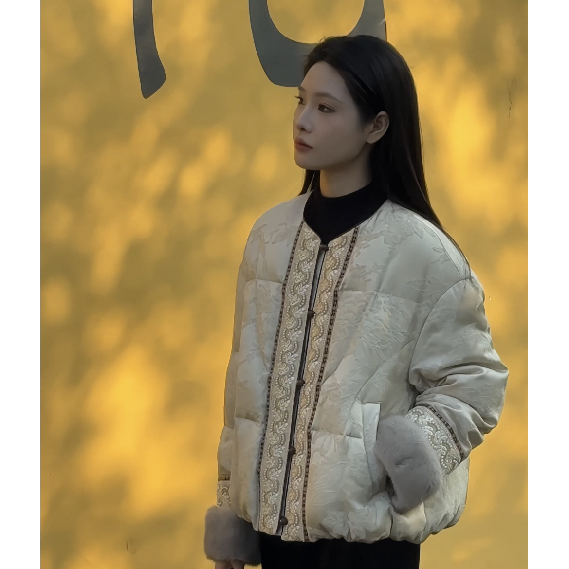 新中式鹅绒手工刺绣重工订珠拼接高级加厚保暖外套
