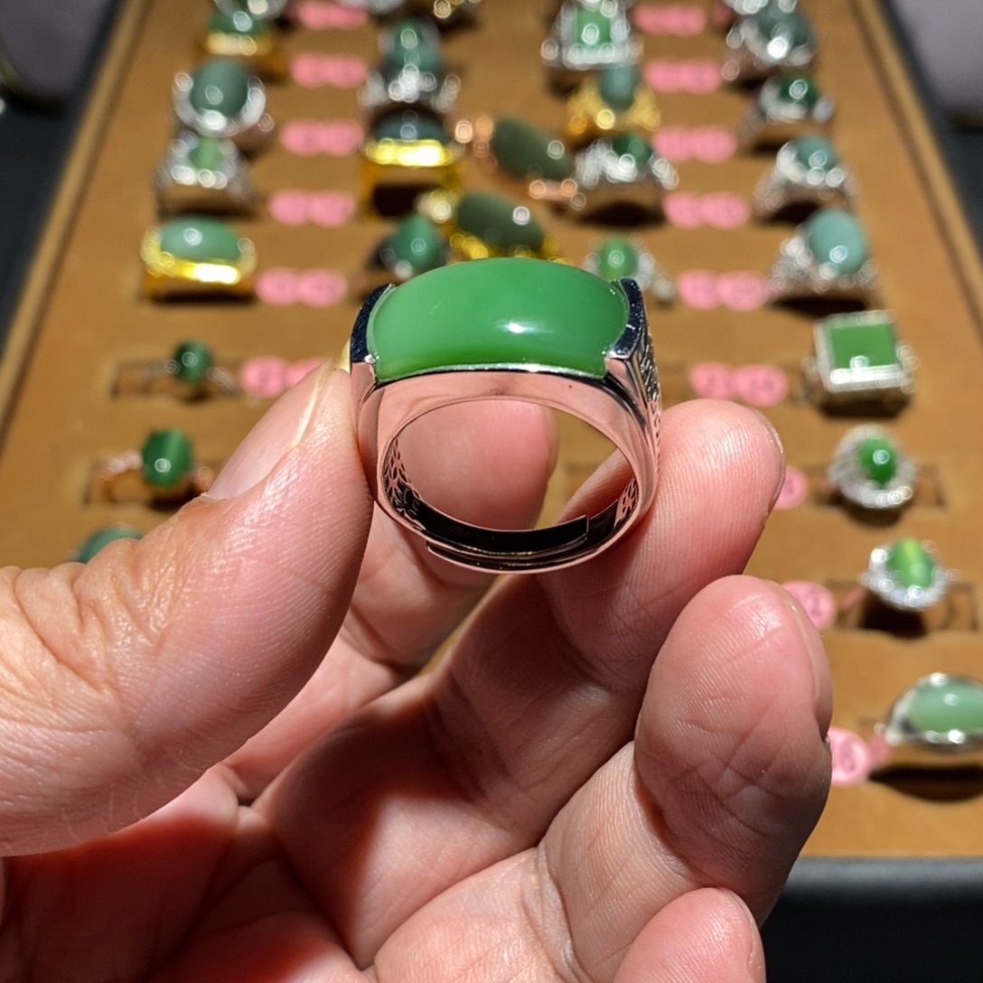 伈***鋕和田玉银S925镶嵌戒指