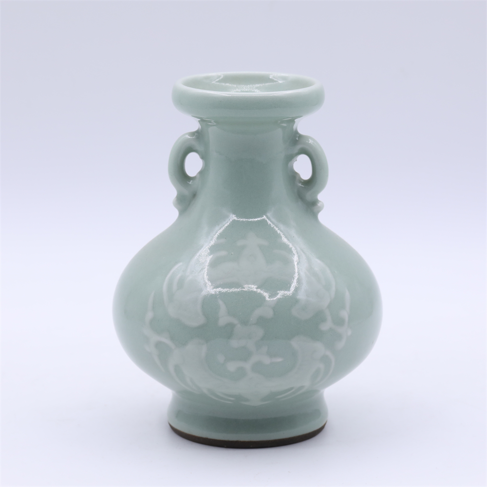 古董/古玩/瓷器/豆青釉加白福寿纹双耳盘口瓶LOT4707-中1/老物件