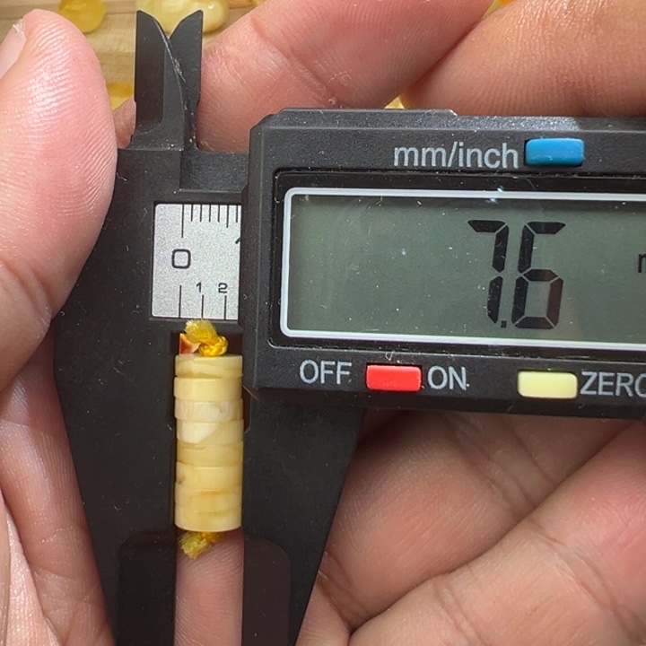 未镶嵌琥珀裸石隔片一组