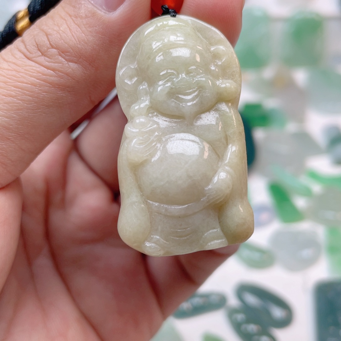 翡翠颈饰未镶嵌财神