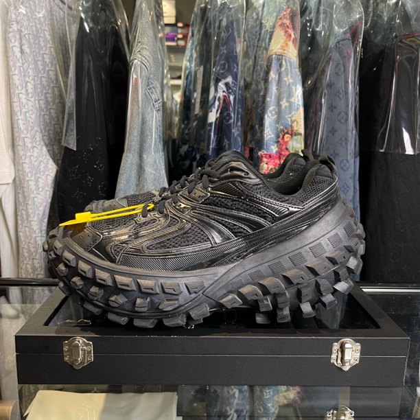 99新 Balenciaga/巴黎世家 黑轮胎休闲鞋/41码 /无盒/已鉴定洗护