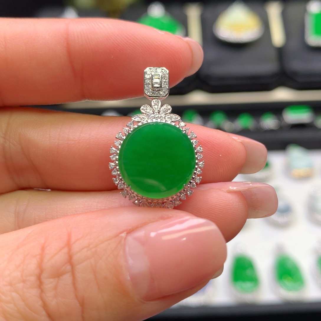 翡翠吊坠(不含链)18K金镶嵌