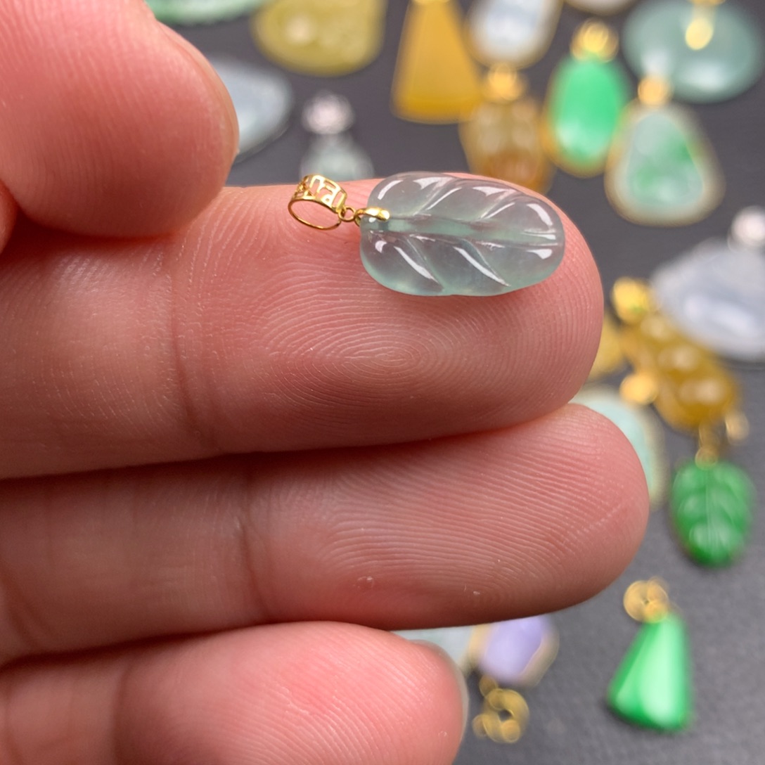 【闪购商品】颈饰18K金镶嵌翡翠翡翠