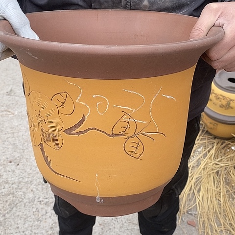 中国宜兴紫砂花盆，