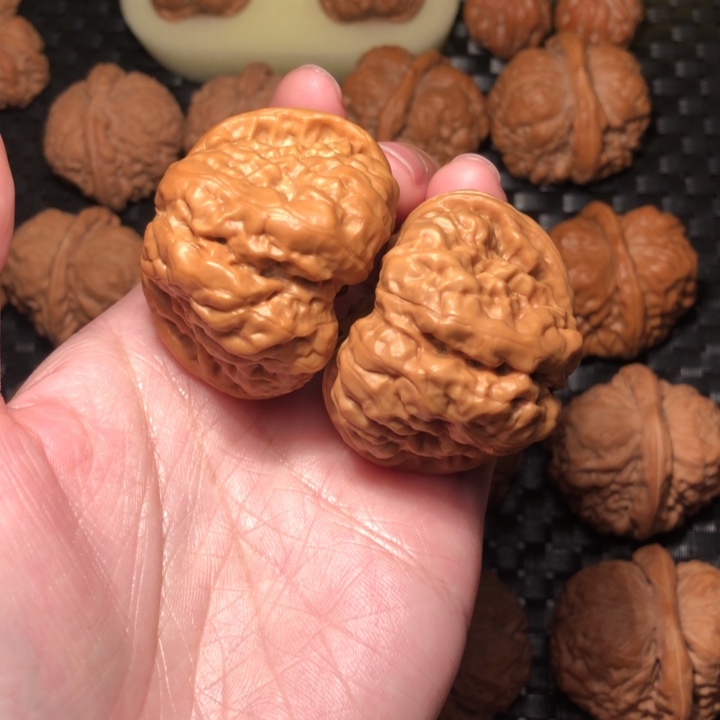 文玩核桃把件9****克四开