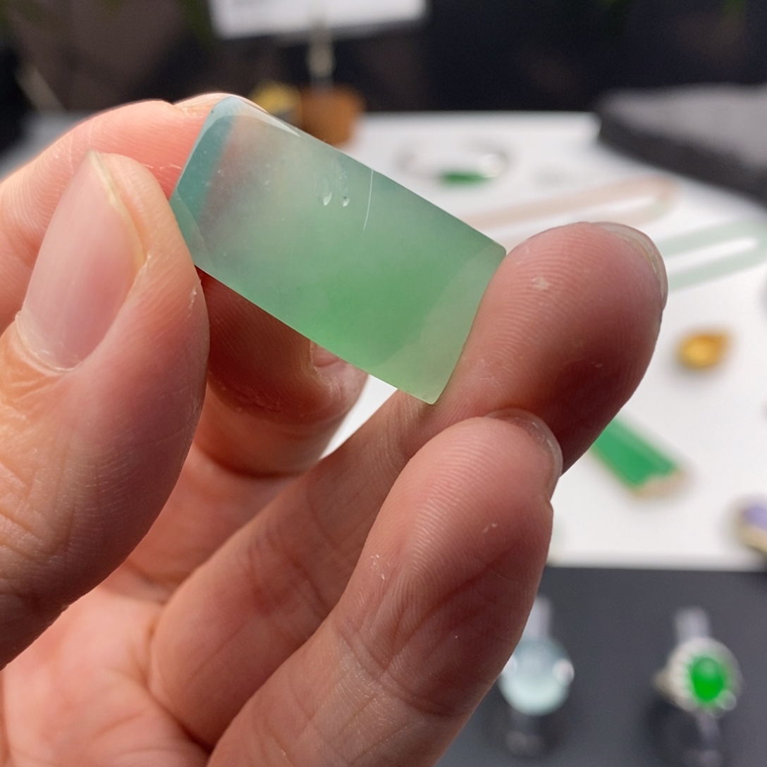 定制翡翠未镶嵌包工