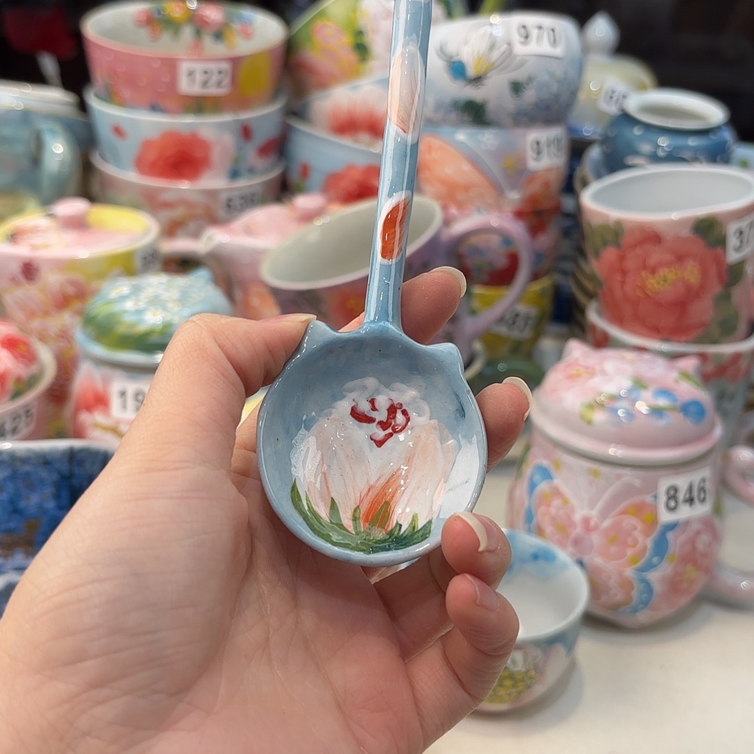 瓷片谁*？兔兔好可爱呀