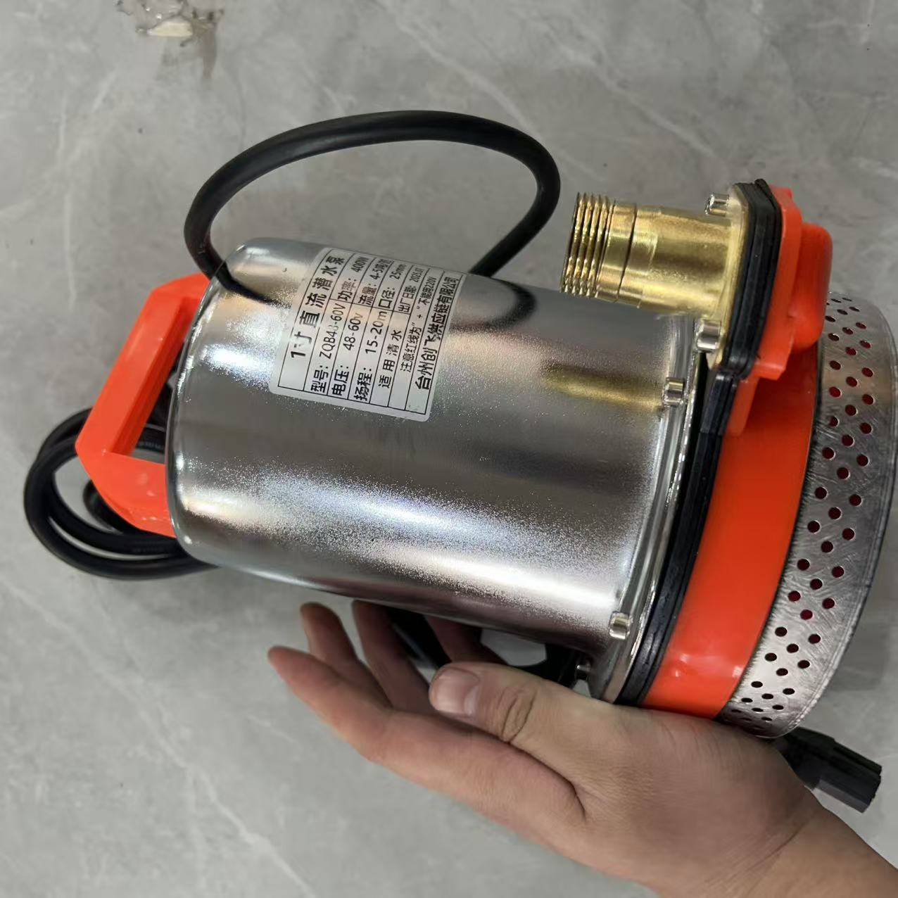 大功率潜水泵户外抽水浇灌