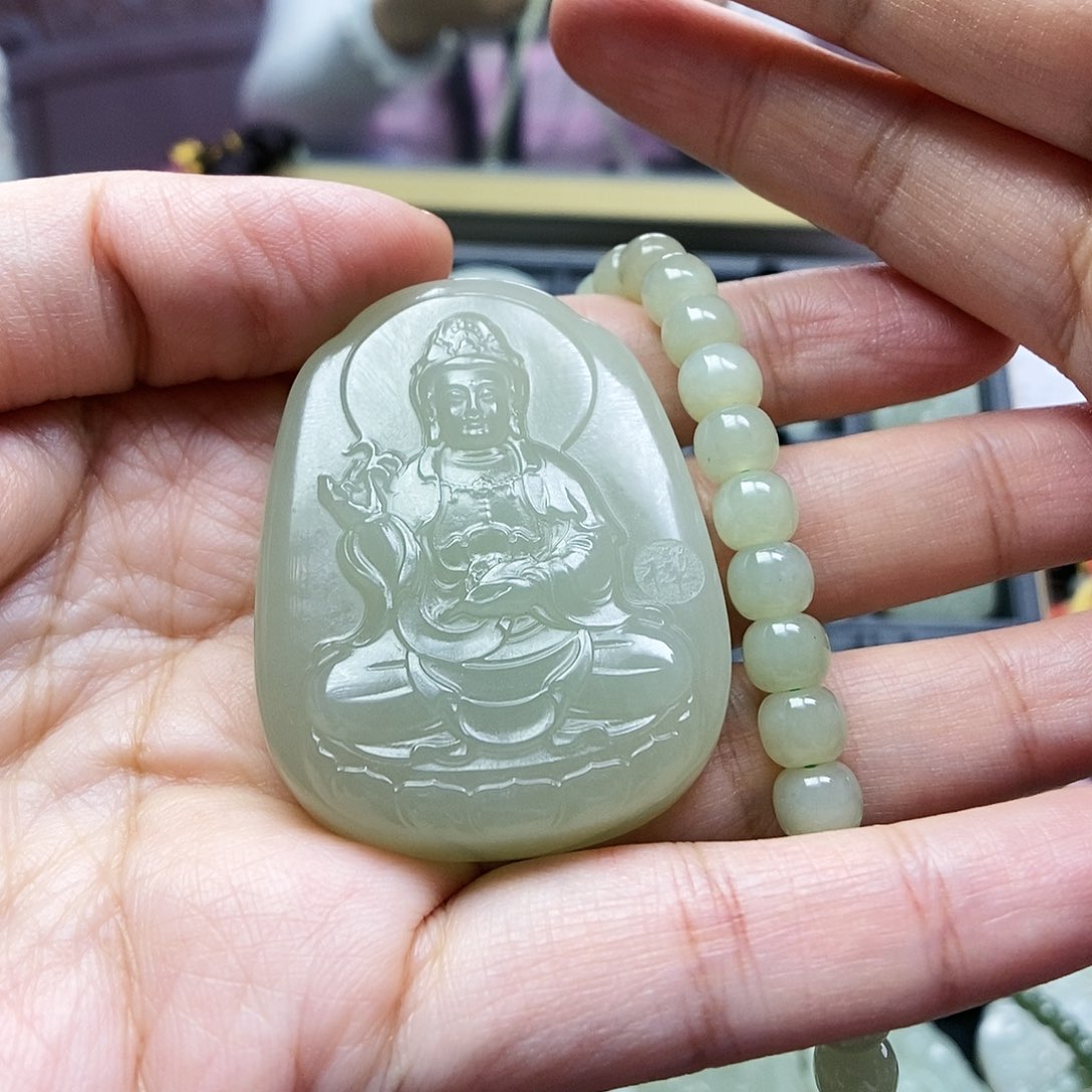 和田玉颈饰未镶嵌巧*