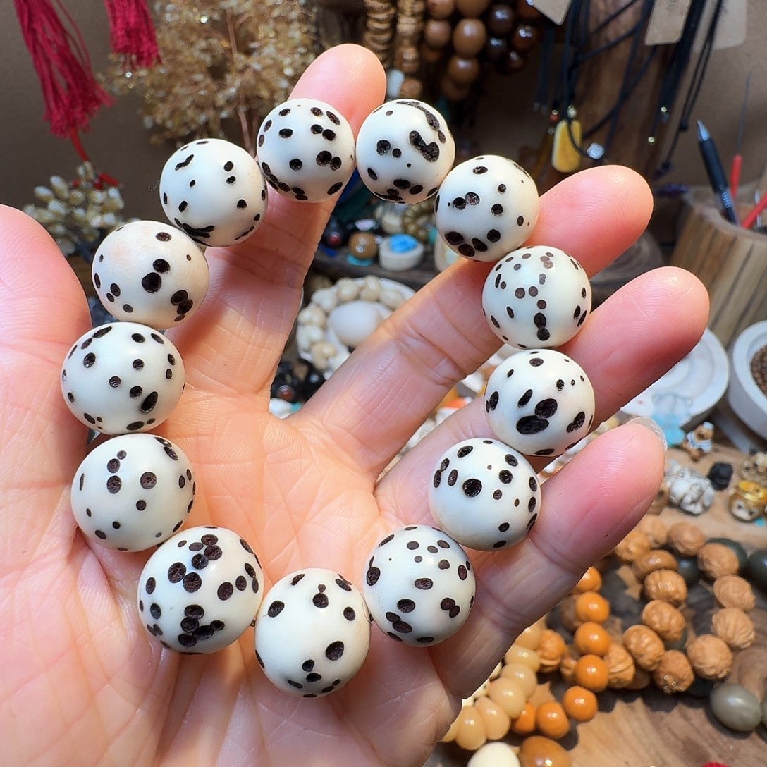 柏香籽/百香籽吊坠菩提树和树