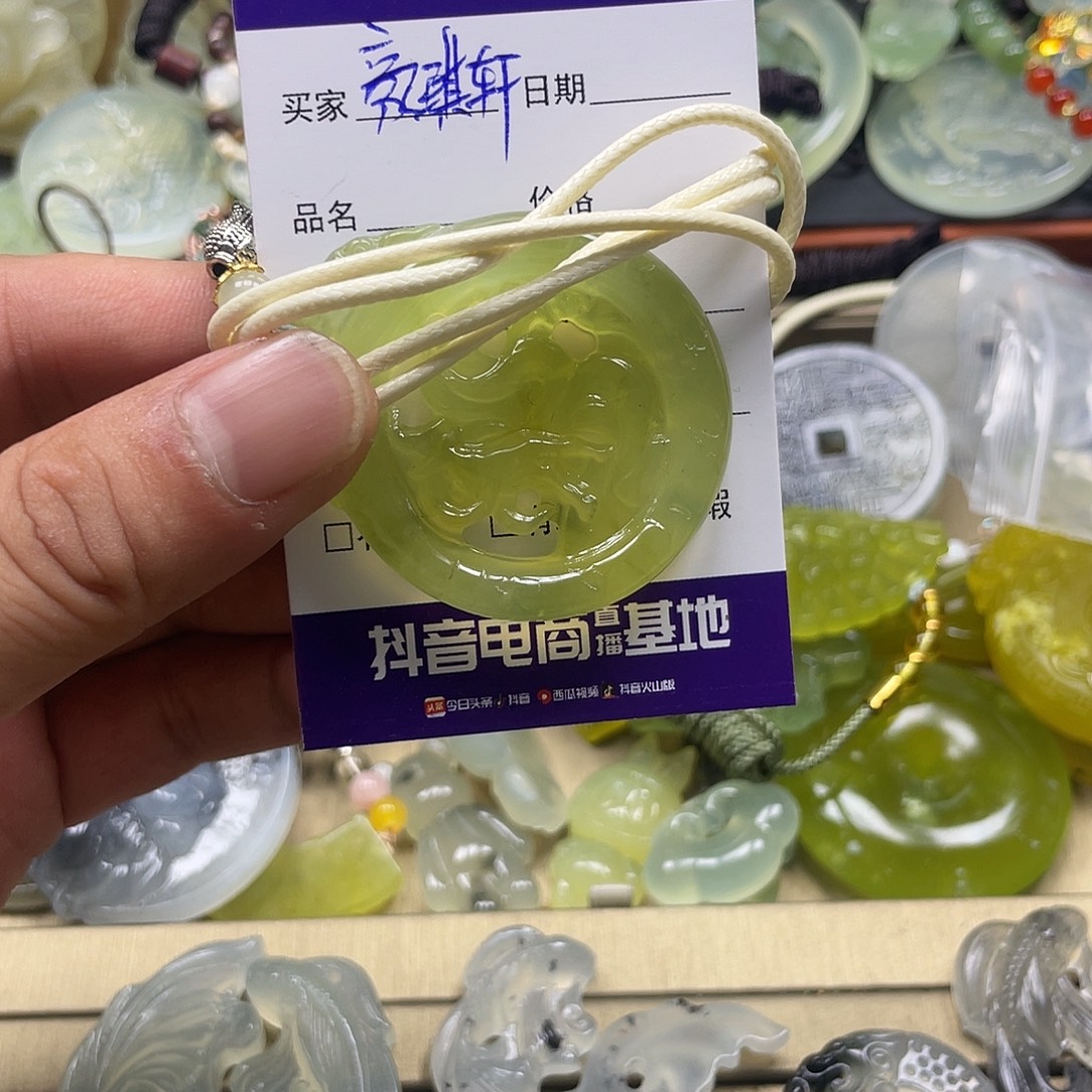 豪***轩蛇纹石玉未镶嵌颈饰