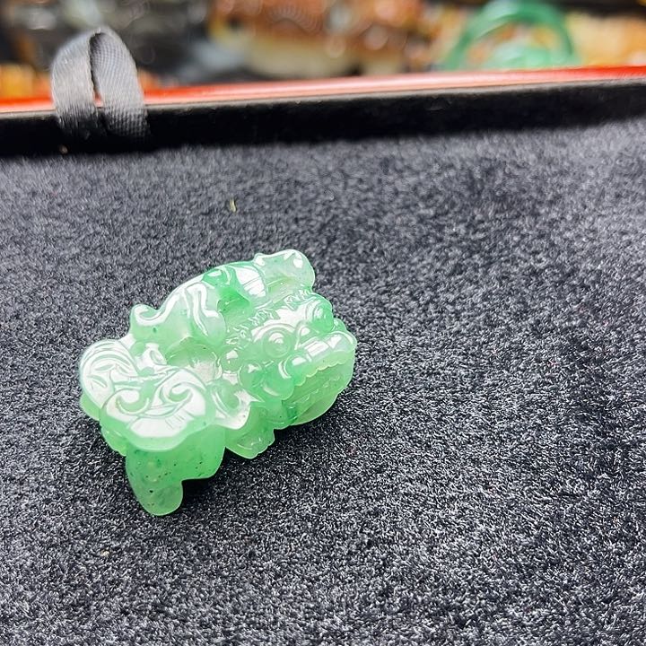 石英质玉（黄龙玉）颈饰未镶嵌