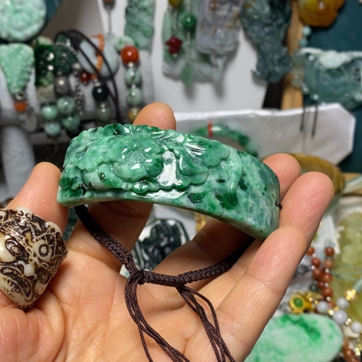 【闪购商品】翡翠吊坠(赠链)未镶嵌