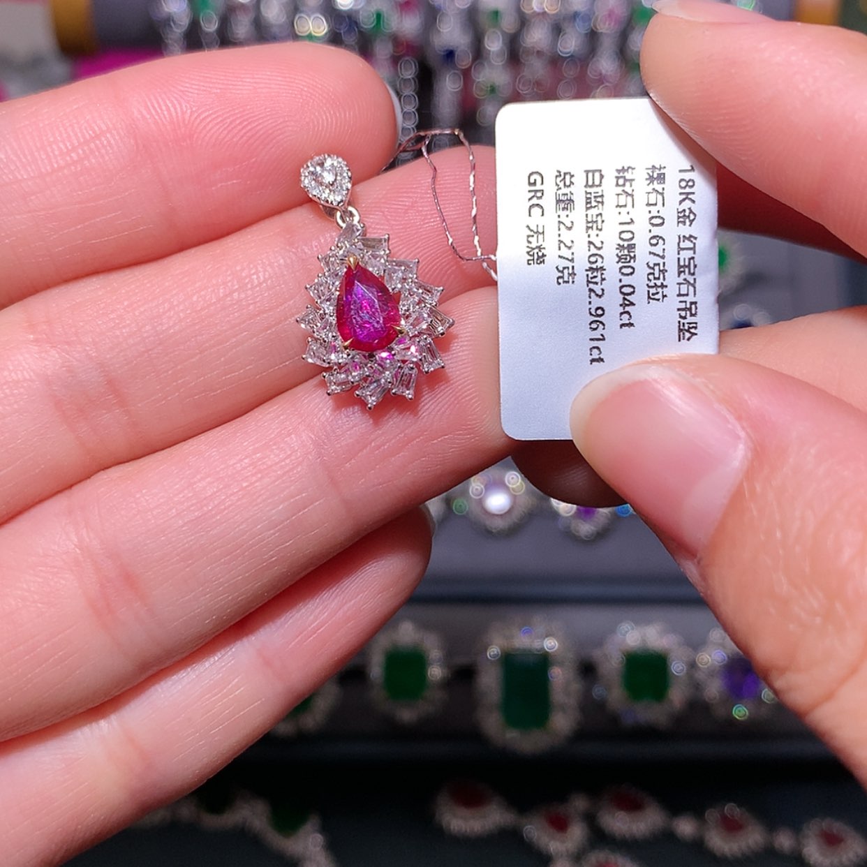 【闪购商品】红宝石吊坠18K金镶嵌