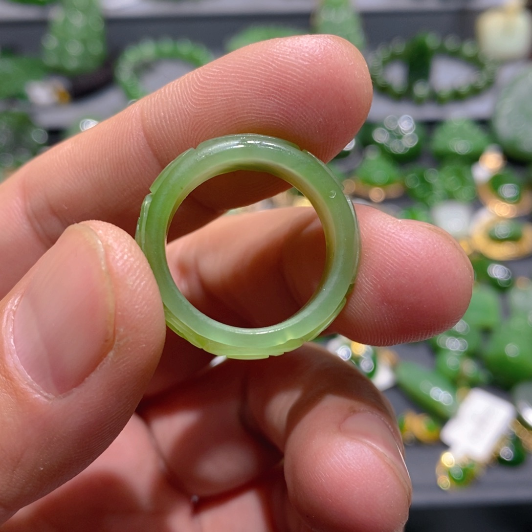 未镶嵌和田玉（碧玉）耳饰