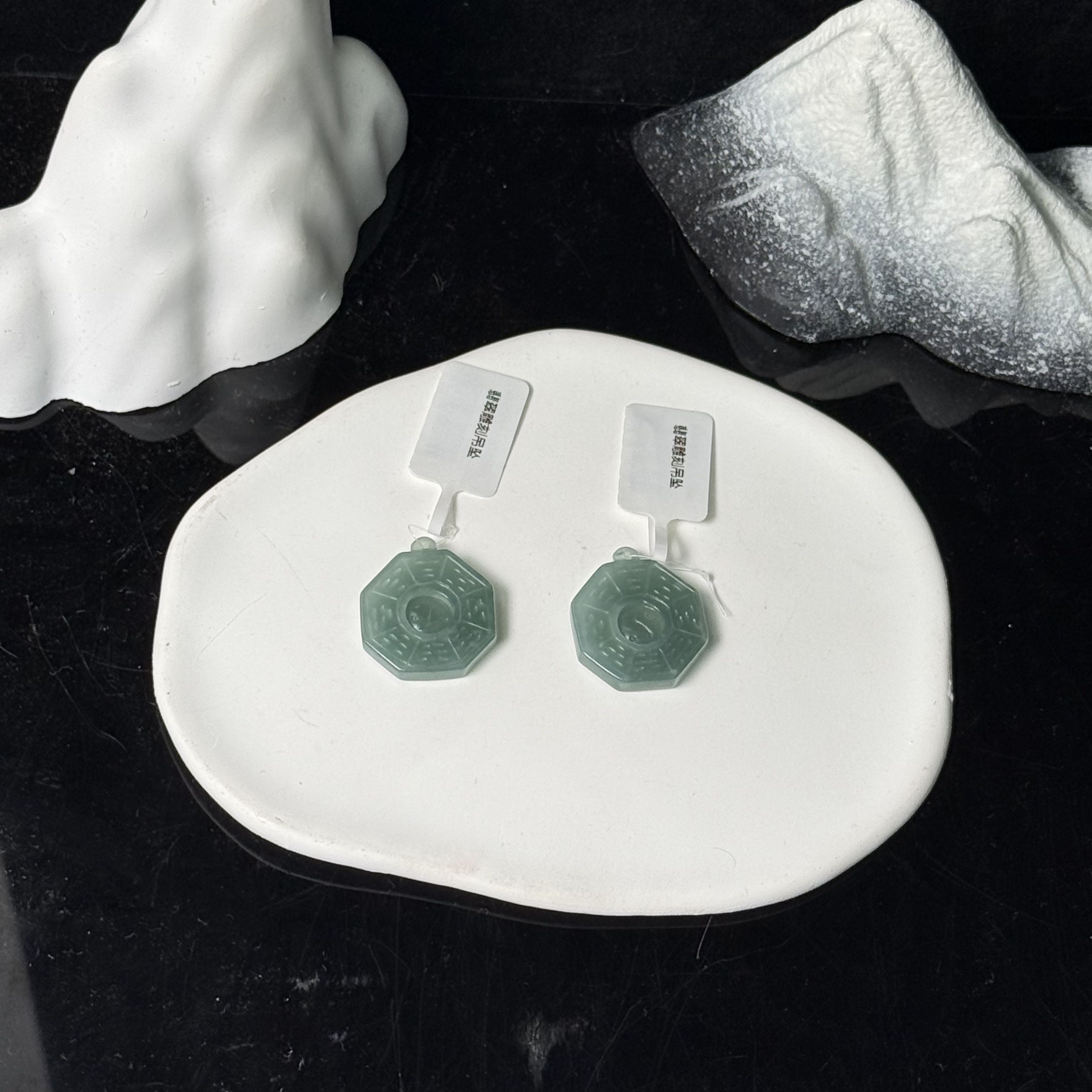 翡翠雕刻吊坠 (多样性发一）