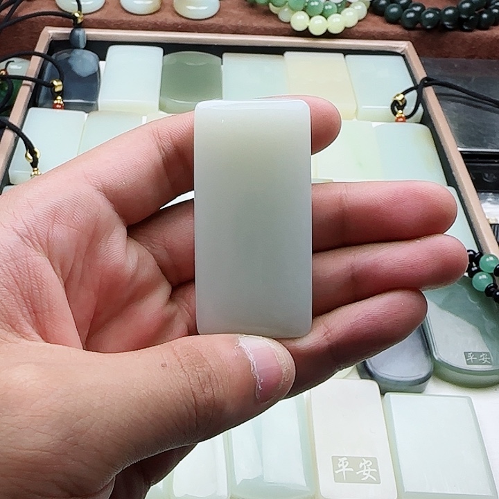 M****颈饰未镶嵌和田玉