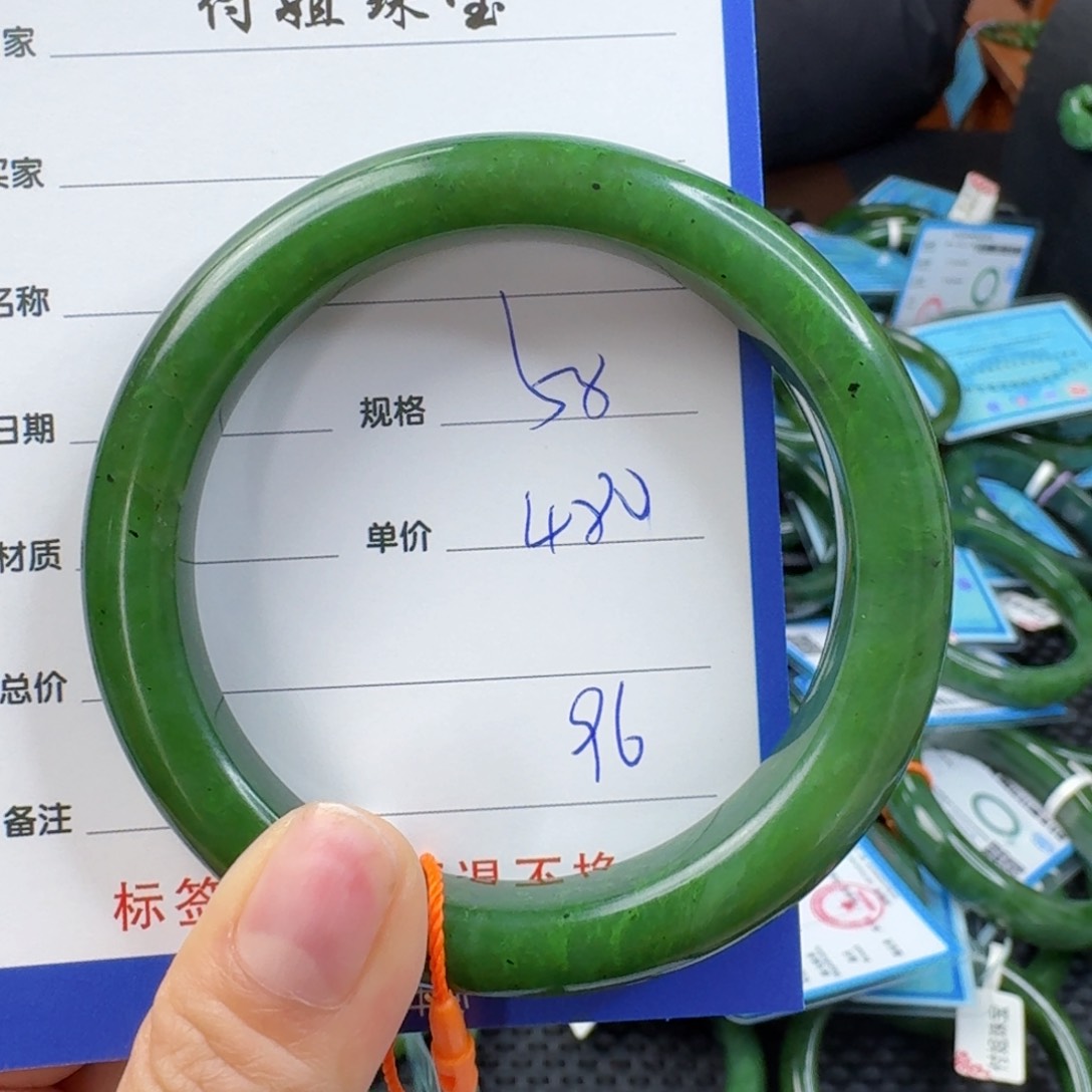 和田玉（碧玉）手镯未镶嵌英**色