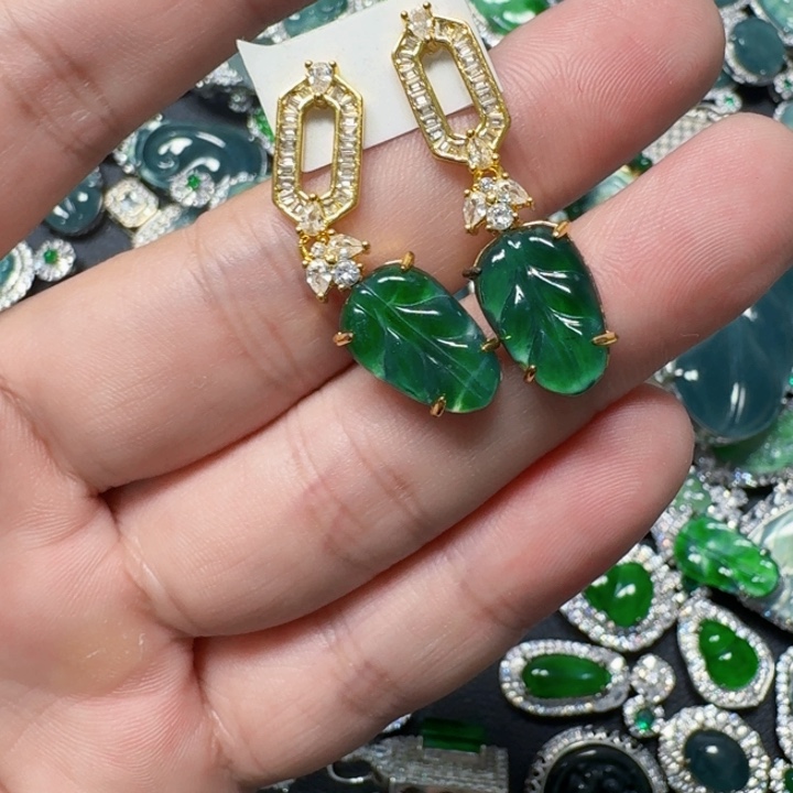 翡翠未镶嵌颈饰天然A货翡翠放漏