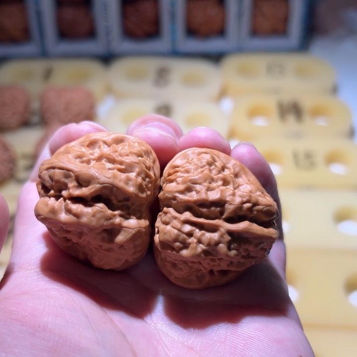 文玩核桃吊坠四开背蛤蟆肚42