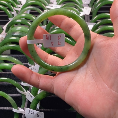 和田玉（碧玉）手镯未镶嵌甜*