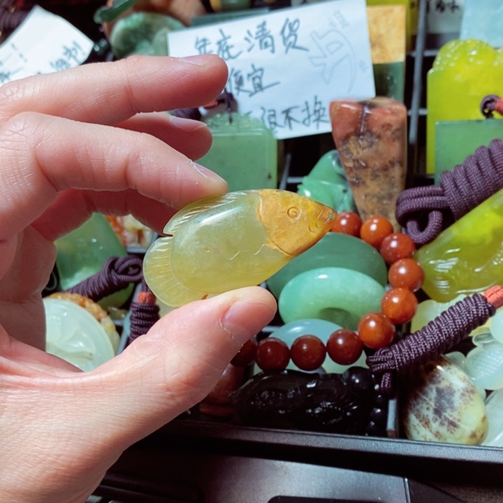 蛇纹石玉颈饰未镶嵌
