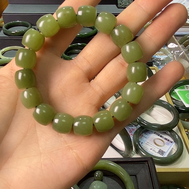 j***g和田玉（糖玉）未镶嵌手链