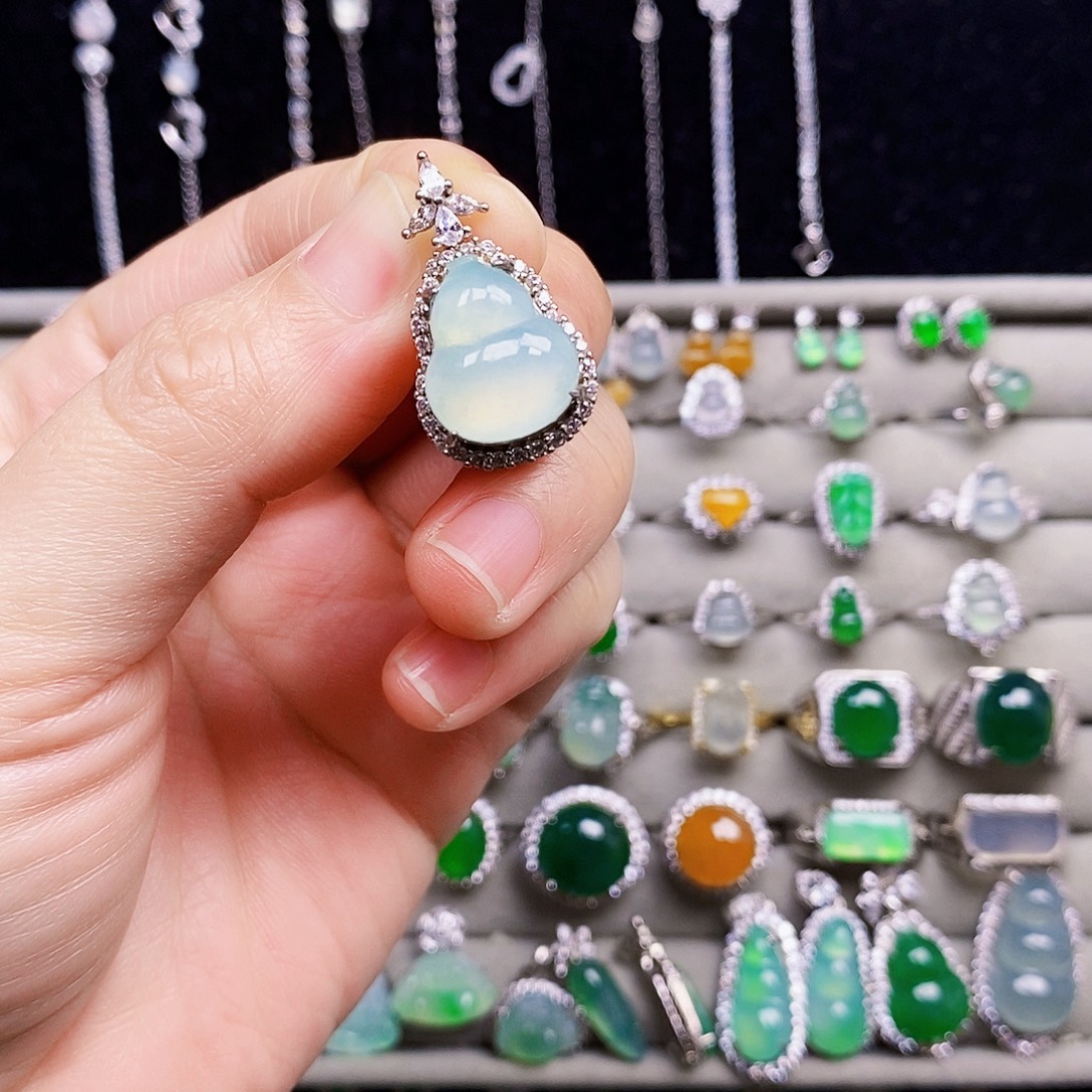 翡翠银S925镶嵌颈饰葫芦