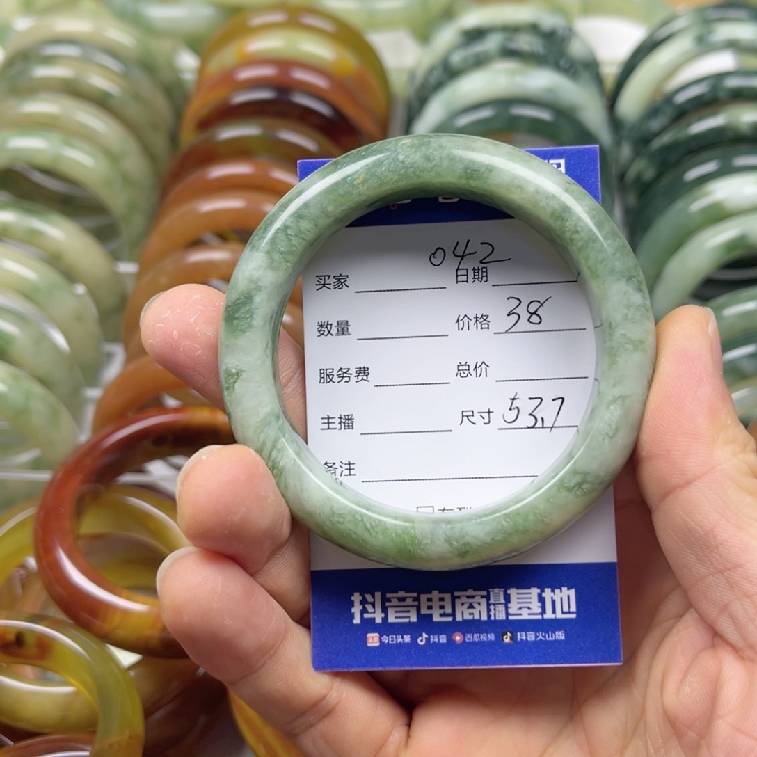 透闪石-蛇纹石玉手镯未镶嵌