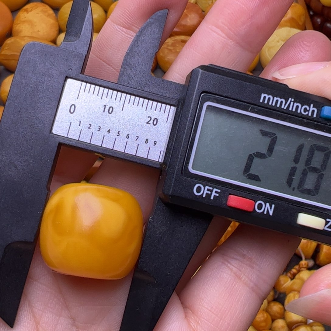 蜜蜡未镶嵌珠宝奇石21.8