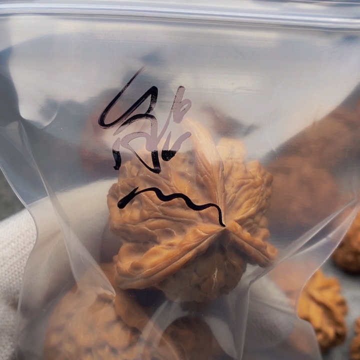 ****宝文玩核桃吊坠三棱