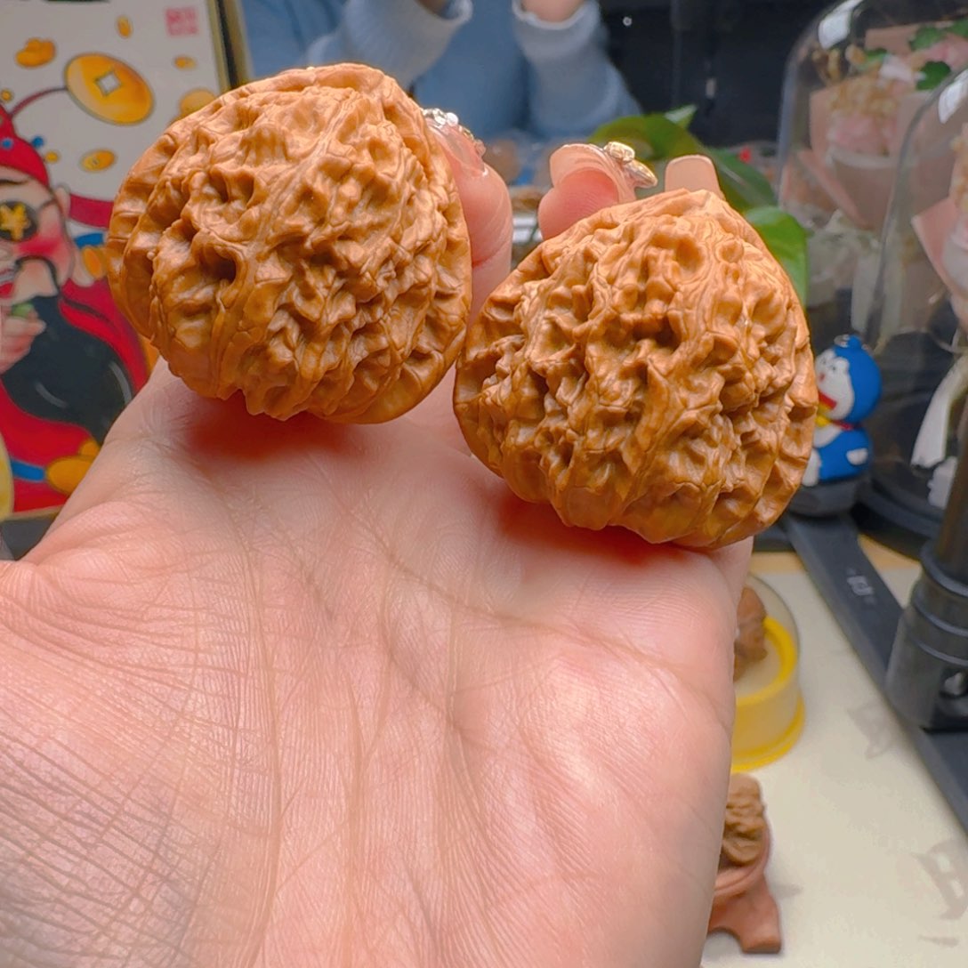 核桃把件39尺寸三角白