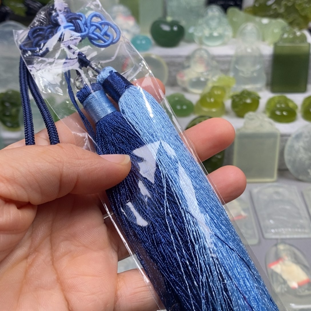 ****见蛇纹石玉未镶嵌颈饰