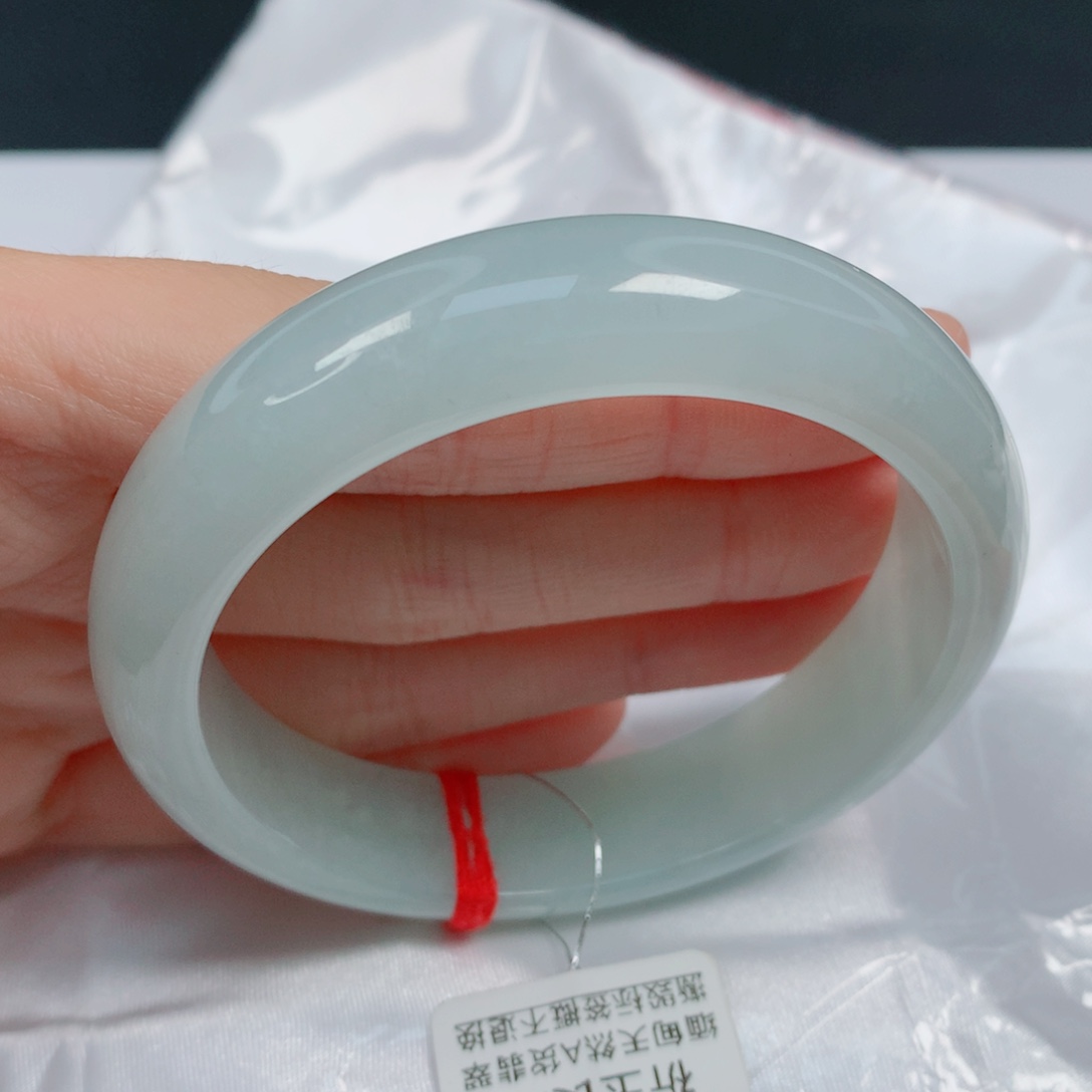 翡翠手镯未镶嵌?****?56.8正圈