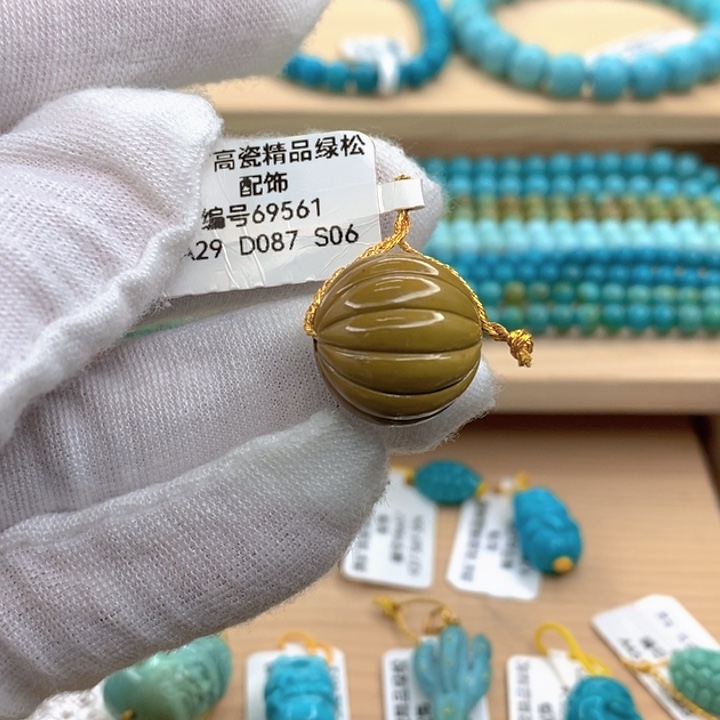 绿松石未镶嵌珠宝奇石