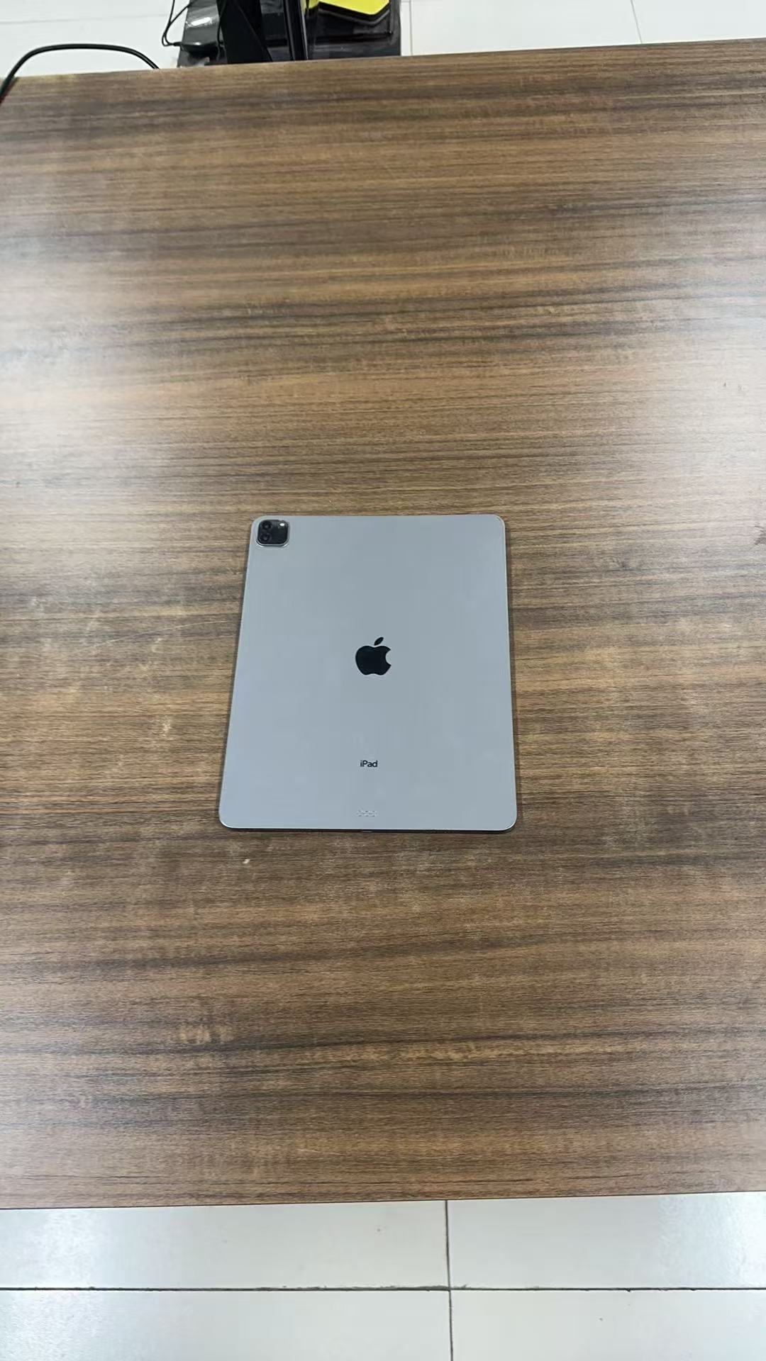 灰色塑料模型玩具